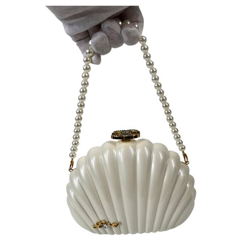 Chanel VIP Limited Fourth of July VIP Gift White Clam Shell 